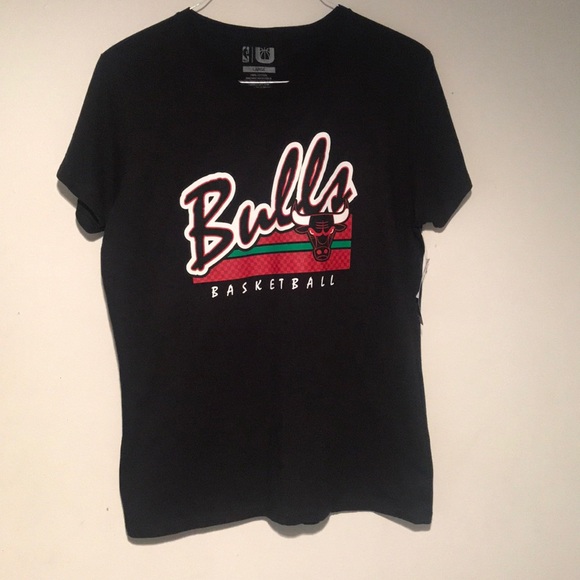 Brand new With Tags Black Chicago Bulls Tee - Picture 1 of 2